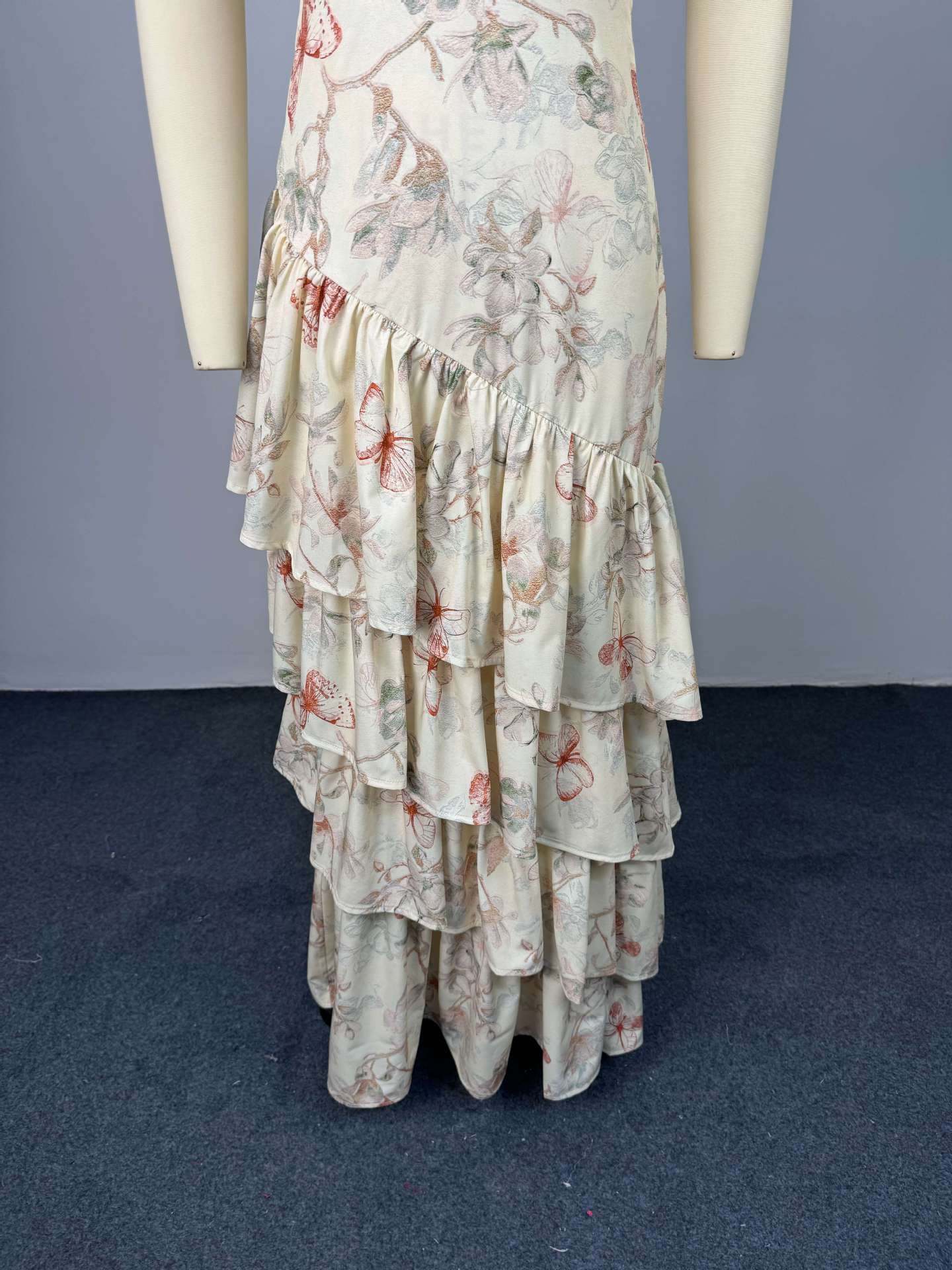 V-neck Floral Ruffled Slim-fit Long Mermaid Dress 3518564d E807 4d22 B336 C80d7c5b9d08