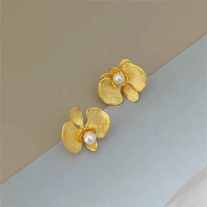 Copper Alloy Pearl Cardamom Butterfly Orchid Earrings product image
