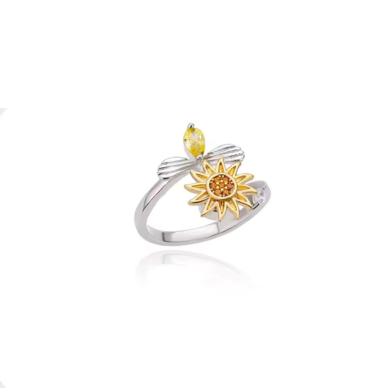 Womens Versatile Creative Ring With A Rotating Design