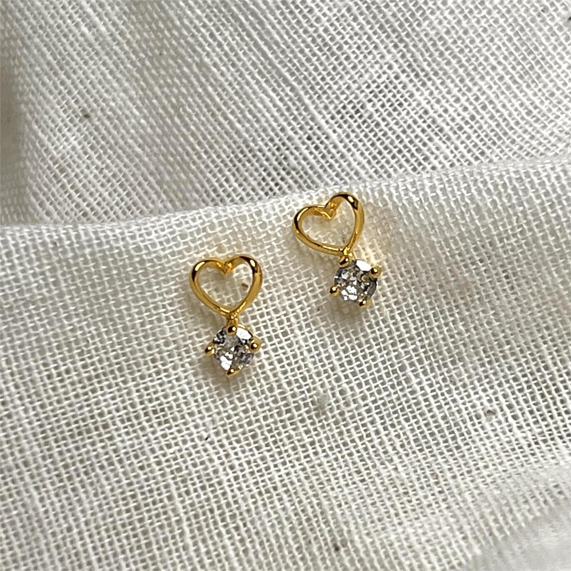 Women's Loving Heart Zircon Stud Earrings