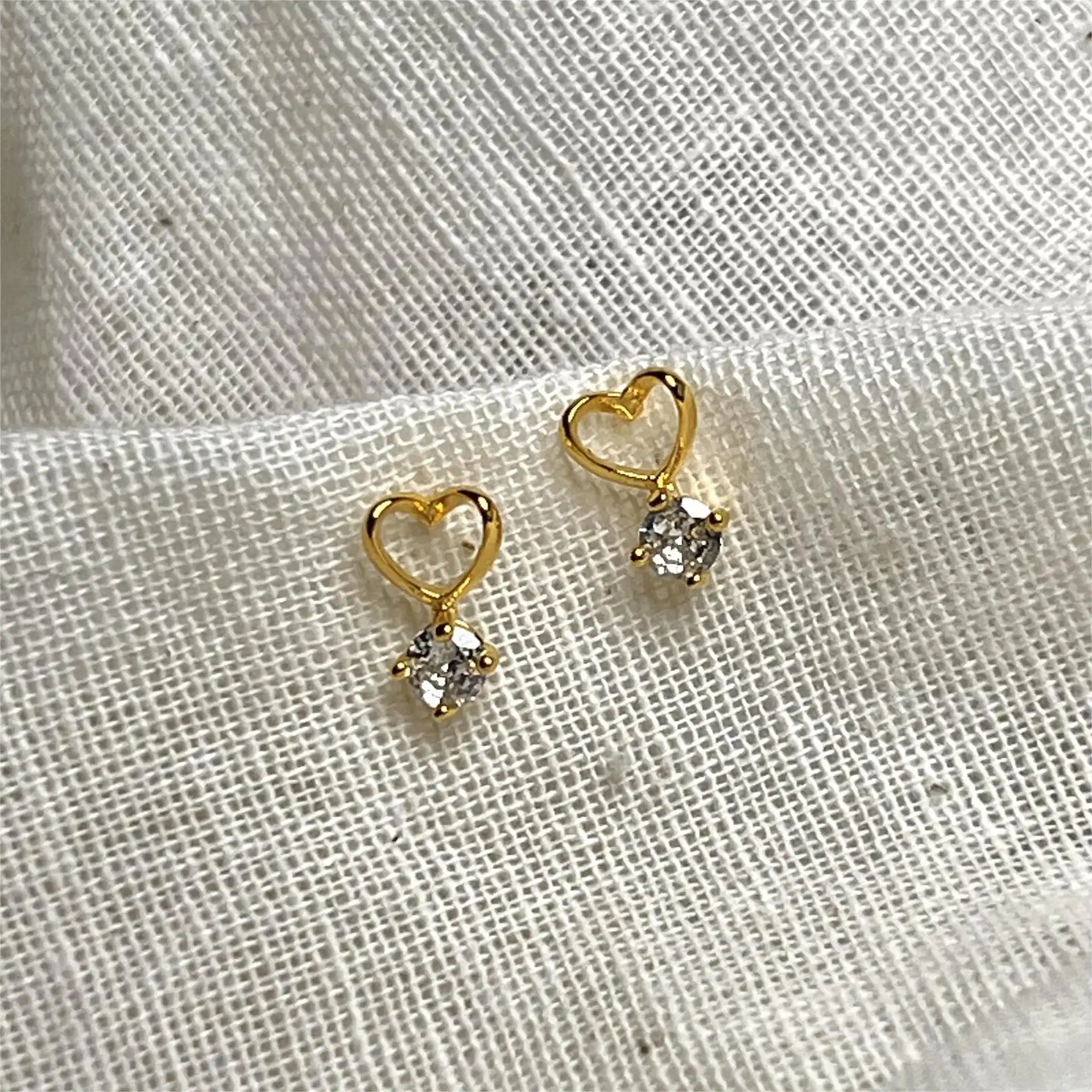 Women's Loving Heart Zircon Stud Earrings