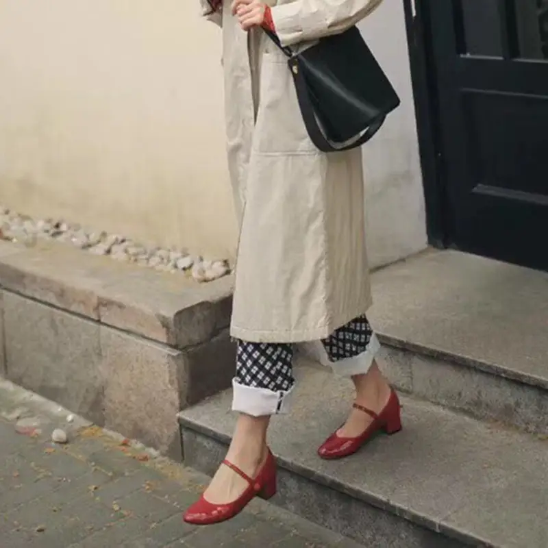 Mid-heel Low-cut Patent Leather Red Shoes For Women With A Genuine Leather Sole