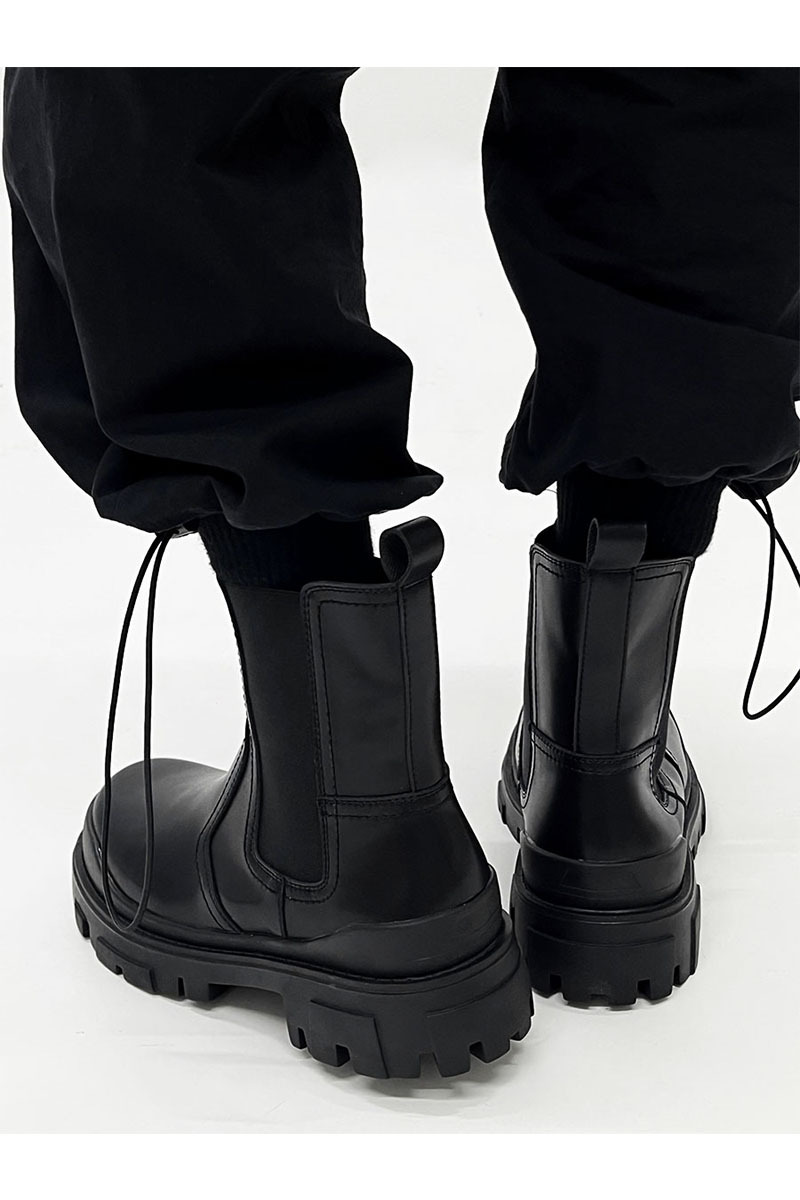 Title 17, British Style Black High-grade Boots