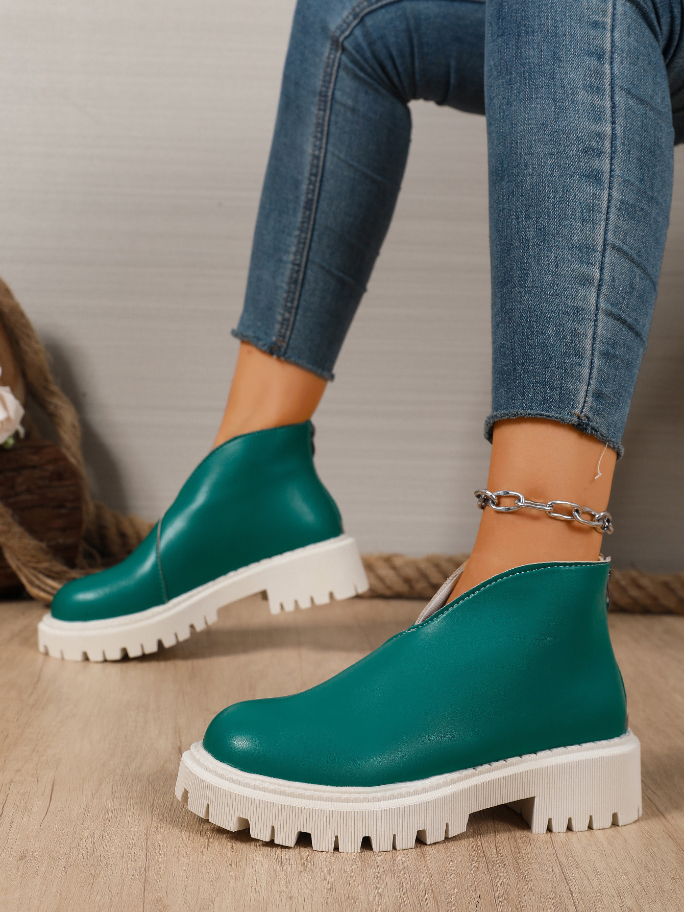 Women’s Plus-Size Chunky-Heeled Ankle Boots