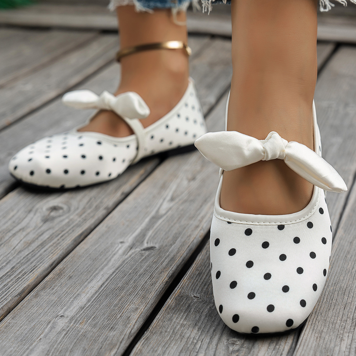 Polka-Dot Low-Rise Pumps