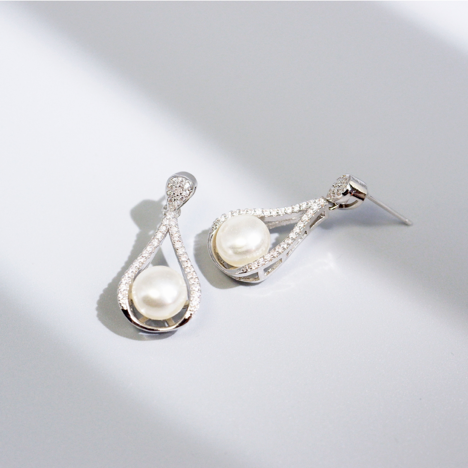 Elegant And Charming Womens Earrings With Micro Zircon Pearls