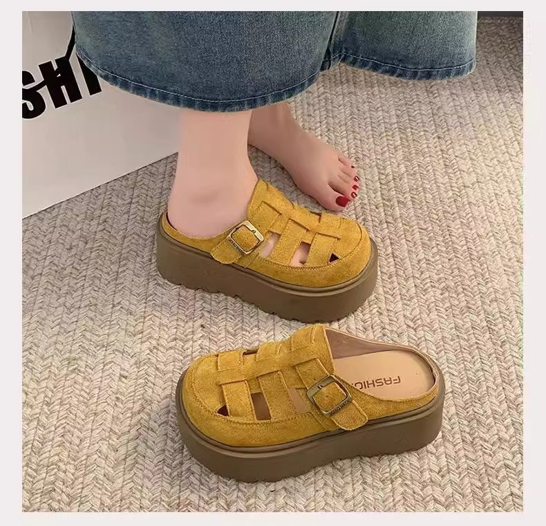 Small Chunky-soled Closed-toe Sandals Slippers 31 3693b54e 875b 490e 9acd 54f7b3f1d9e4