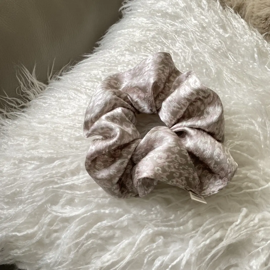 French Glossy Vintage Milk Tea Leopard Print