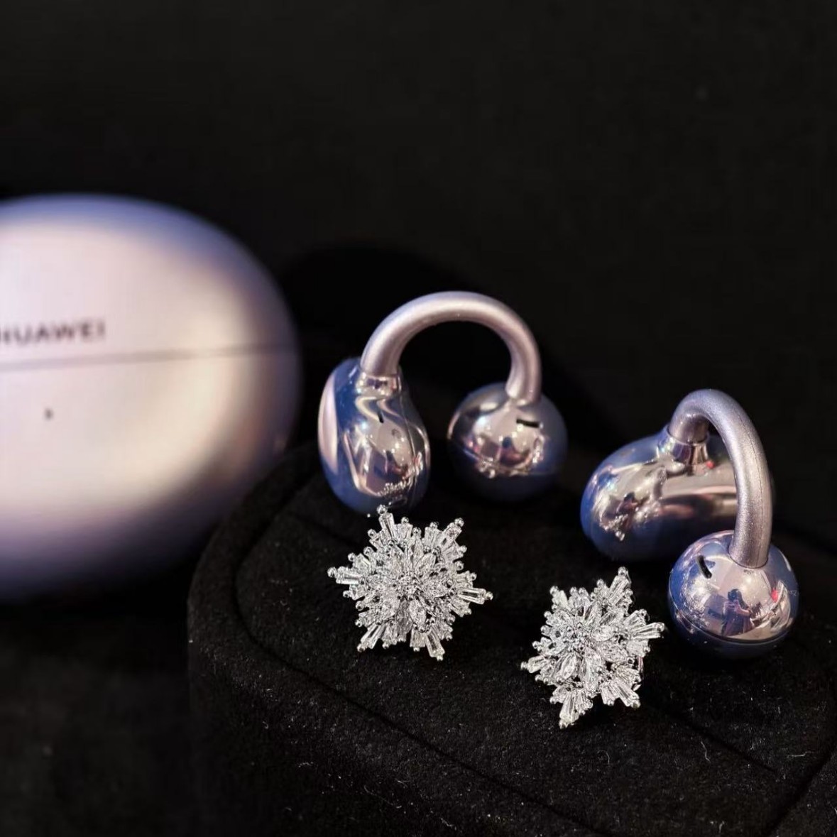 Full Diamond Snowflake Ear Clip Earphone Drill Buckle
