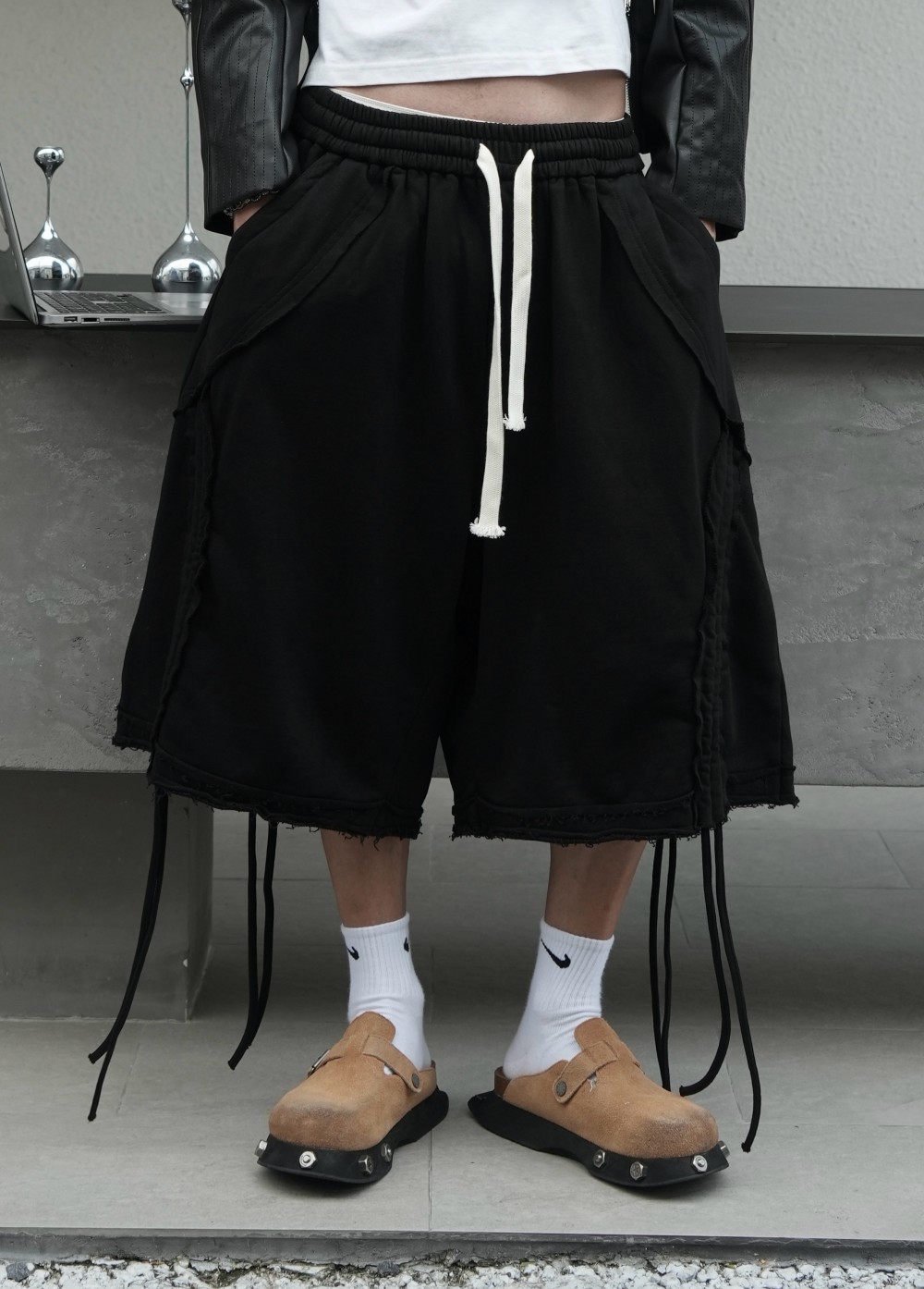 Heavy-weight Washed Loopback Casual Work Shorts With Raw Edges And Loose Wide Legs