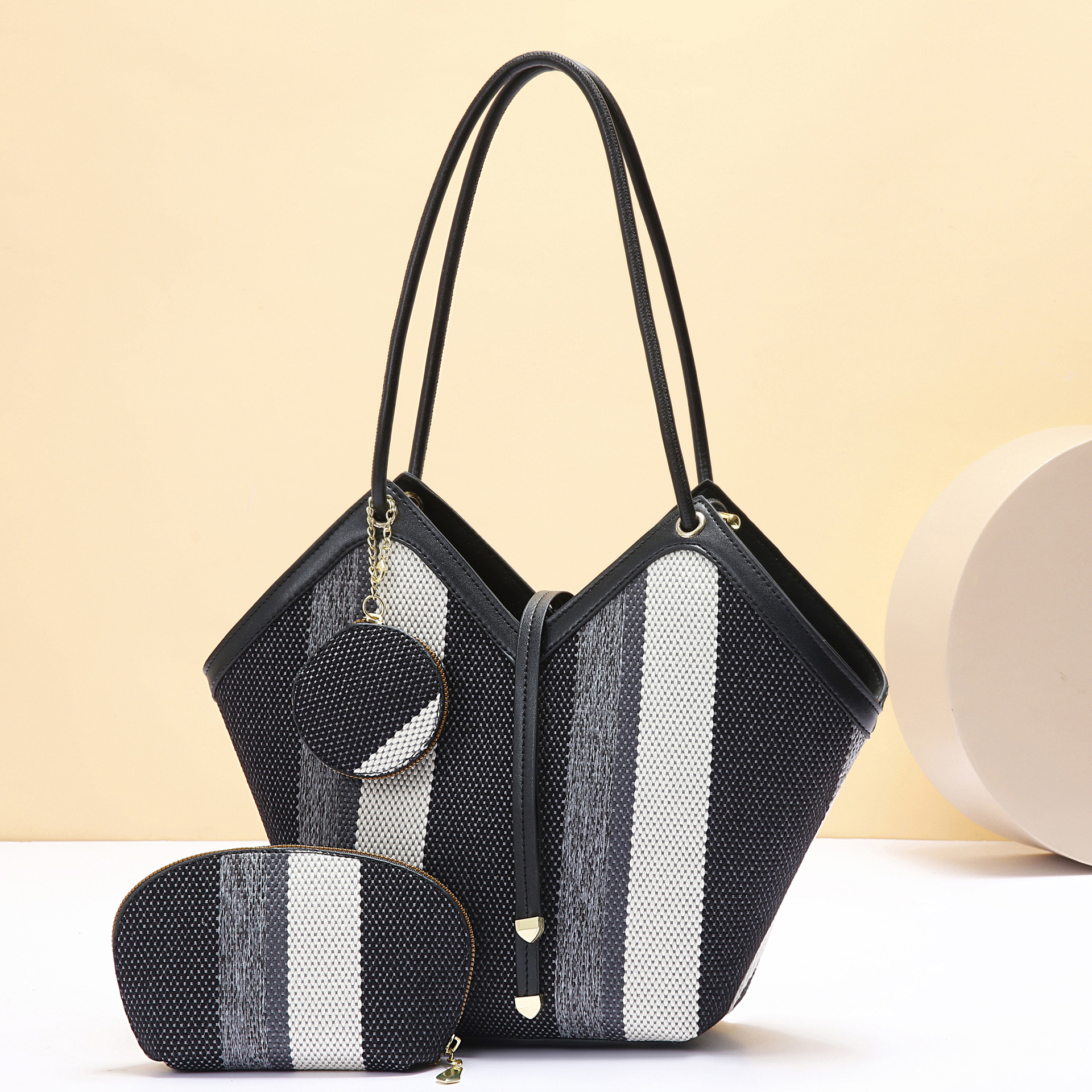 Stylish High-capacity Tote Bag With A Trendy Color-block Design