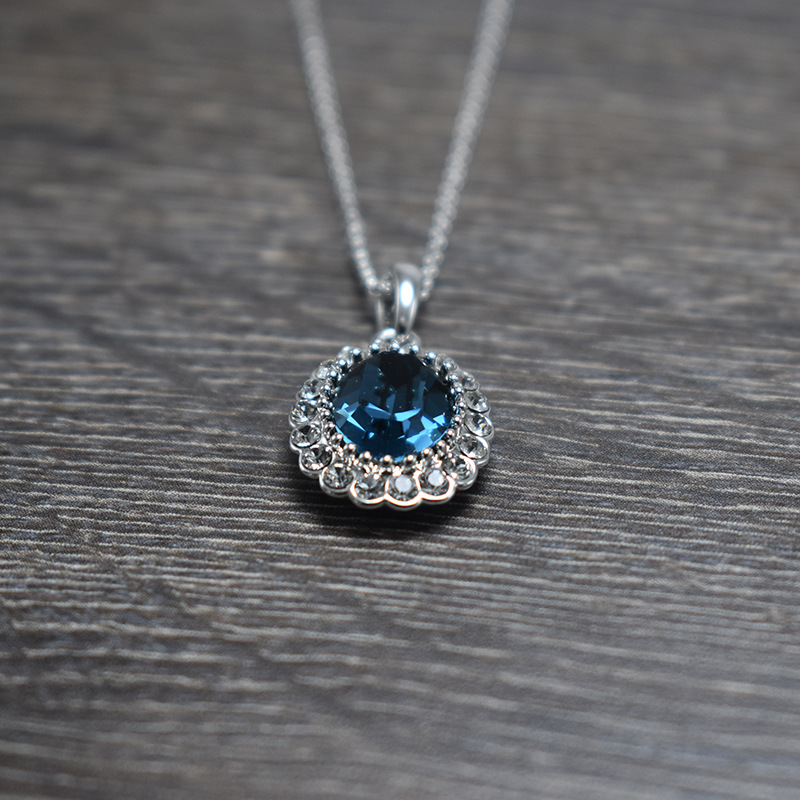 Versatile Oval Color Short Clavicle Necklace for any occasion