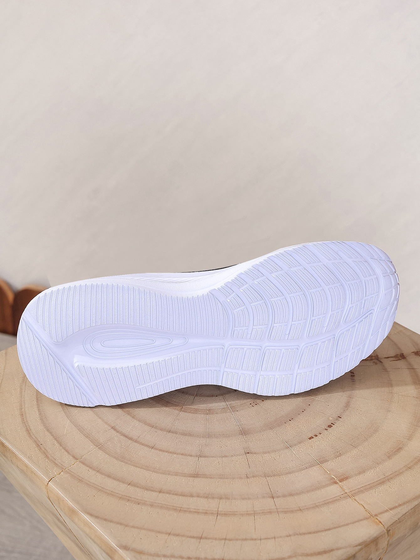 Non-Slip Round-Toe Casual Sneakers