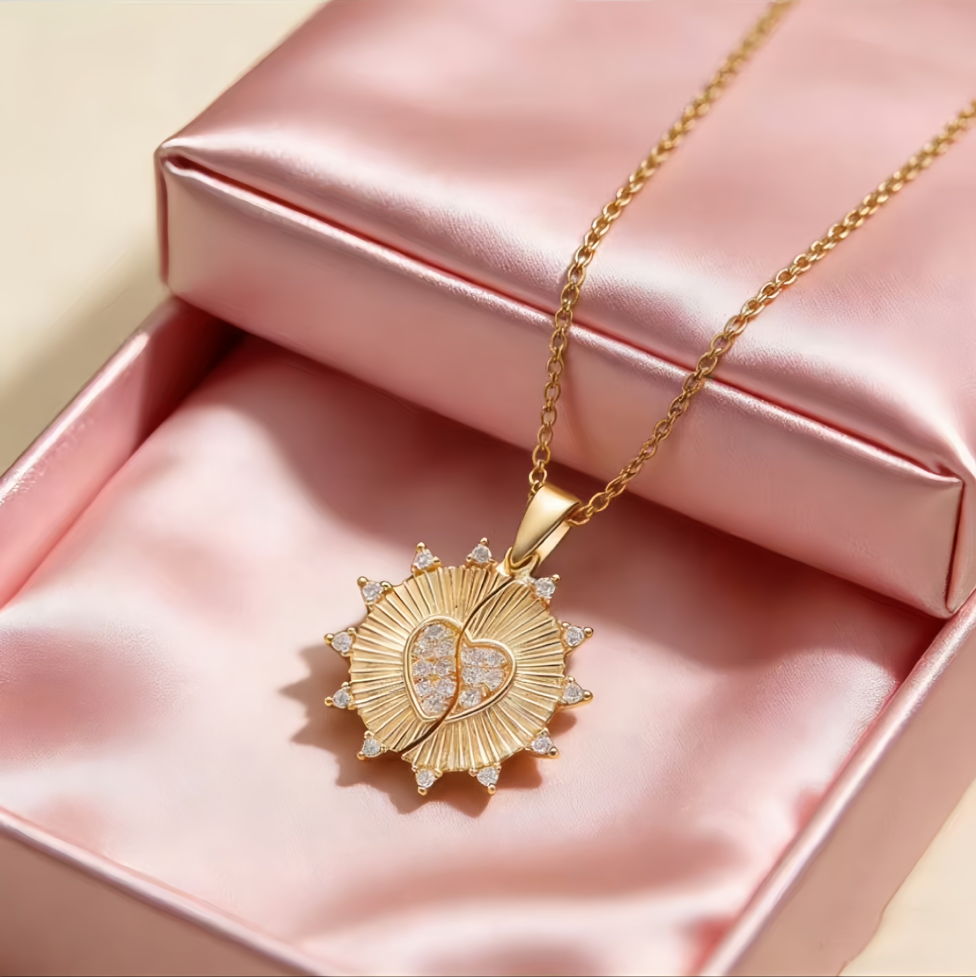 Casual And Versatile Little Sun Retro Elegant Necklace