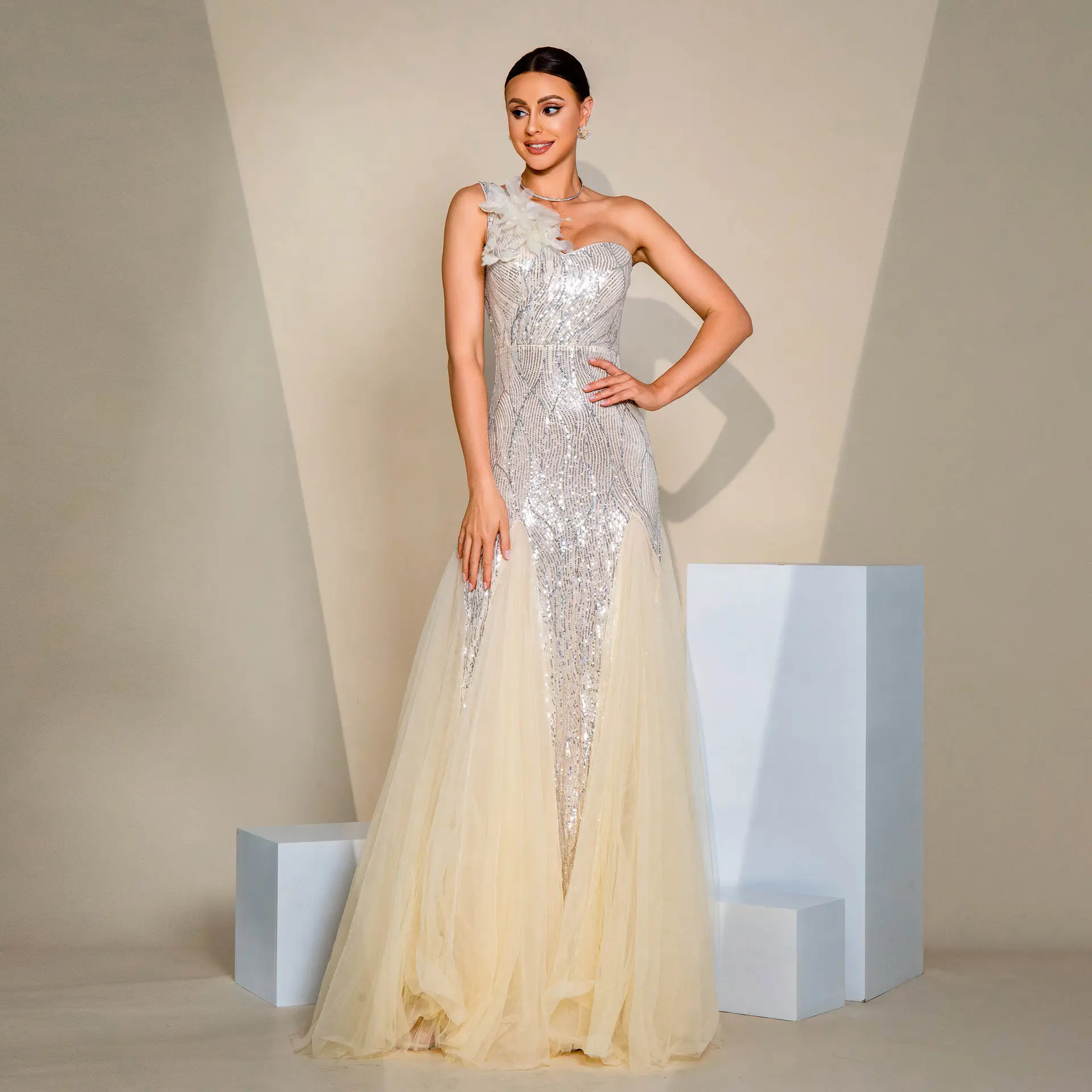 One-shoulder Diagonal Collar Slim-fit Sheath Sequined Slit