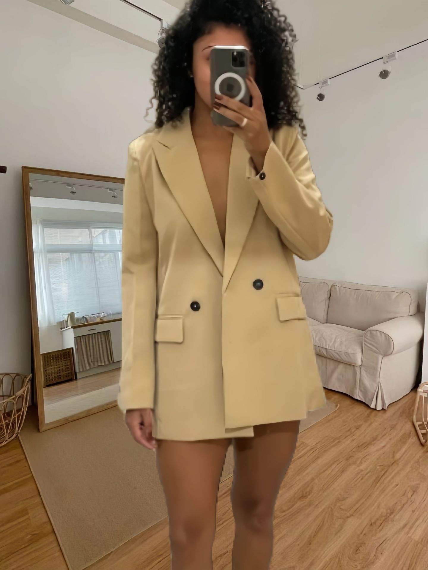 38b15f3d E485 40e5 B051 C9c3a5f58258