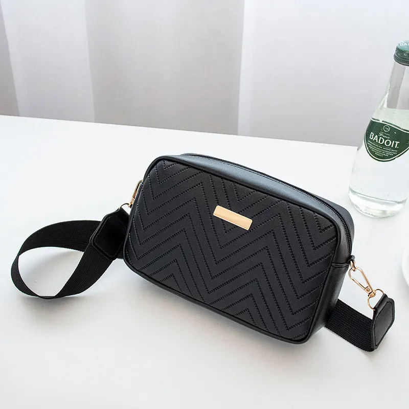 Women's Fashion Casual Wave Pattern Shoulder Bag - Black