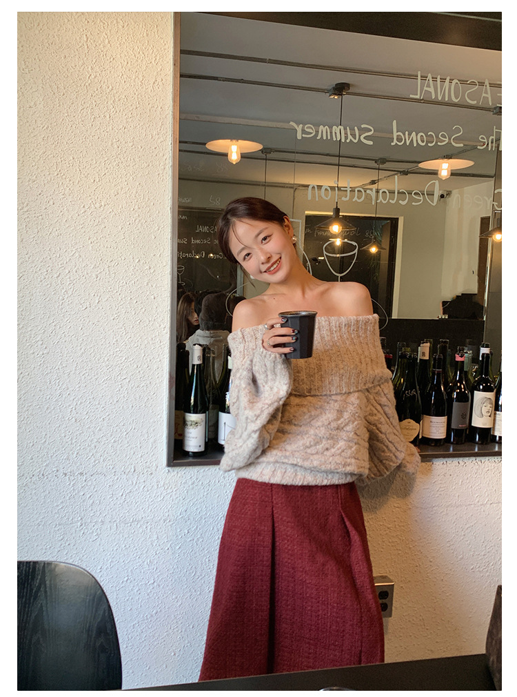 Women's Fashionable Elegant Twisted Off-neck Sweater