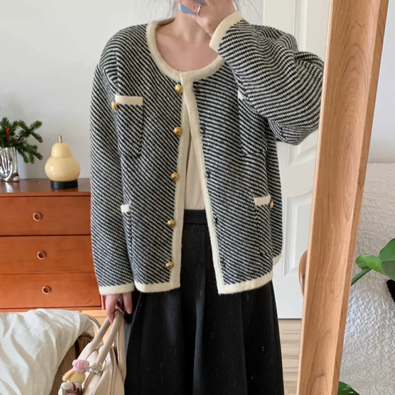 Sweater Coat French Advanced Contrast Color Knitted Cardigan - White