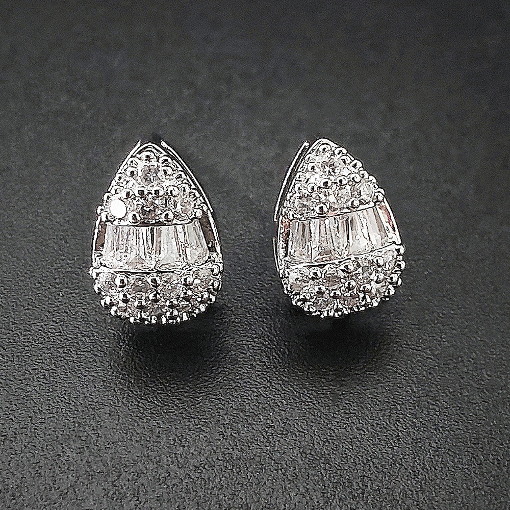 Luxury Dignified Sense Of Design Fashion And Fully-jewelled Flash Earrings