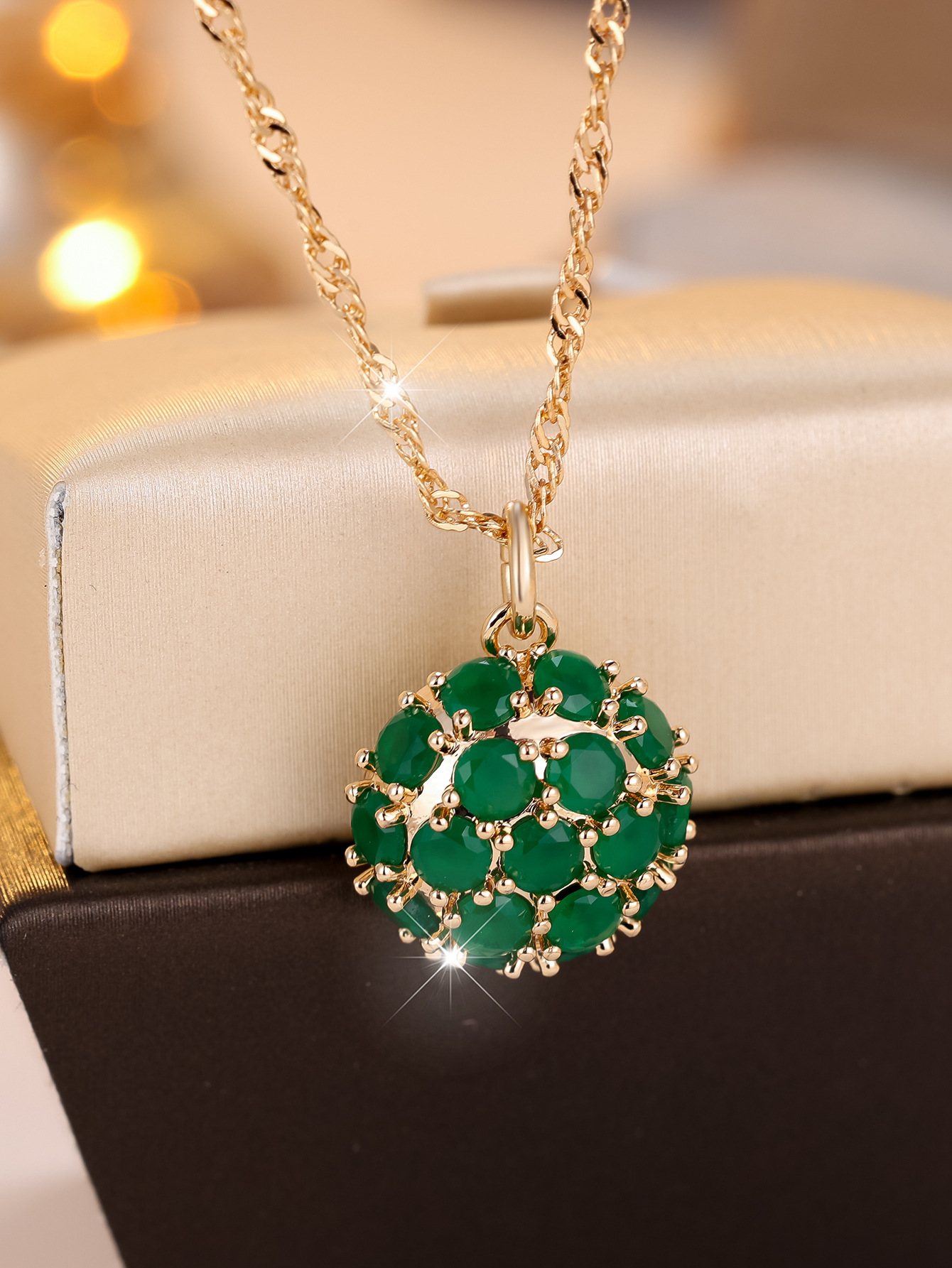 Hot Sale In Europe And America Exquisite Round Emerald Full Diamond Necklace