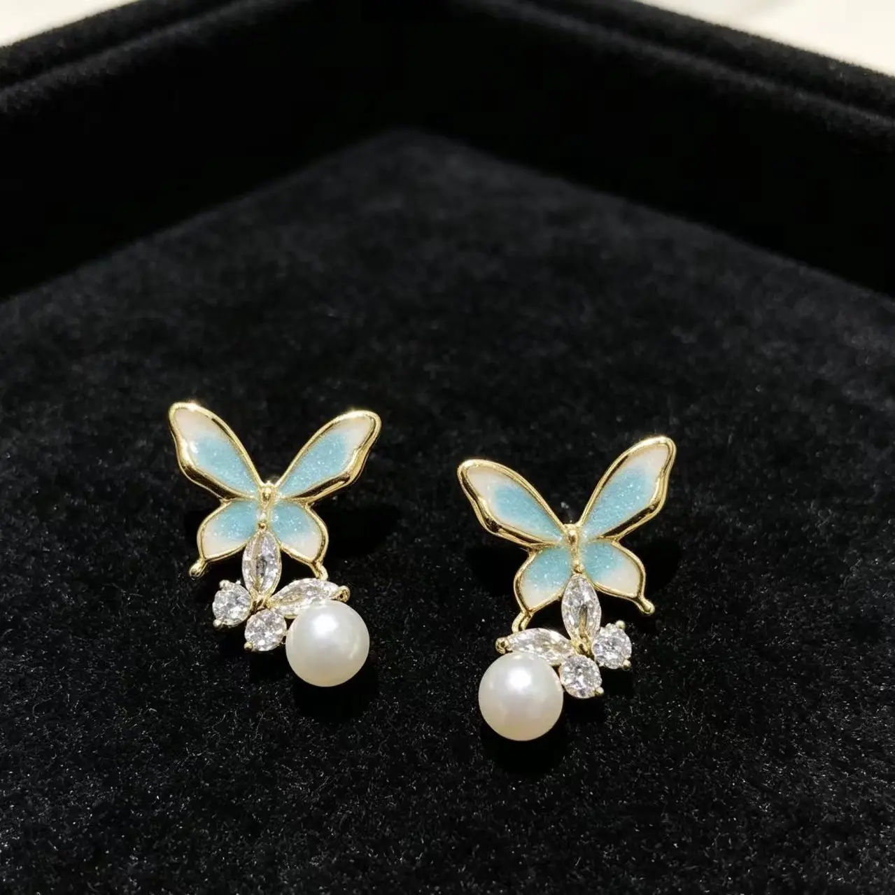 Dripping-oil Pearl Butterfly Elegant High-end Silver Needle
