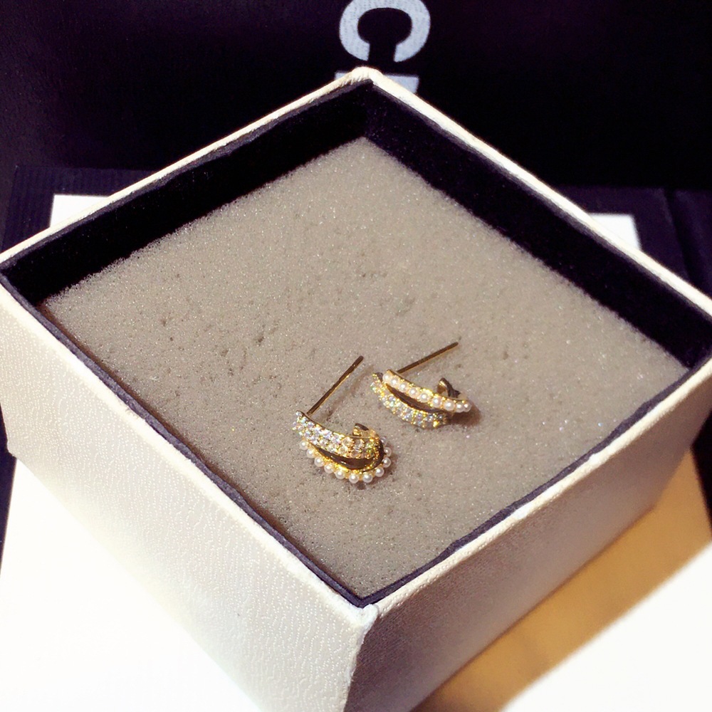 Women's Fashion Zircon Temperamental Earrings