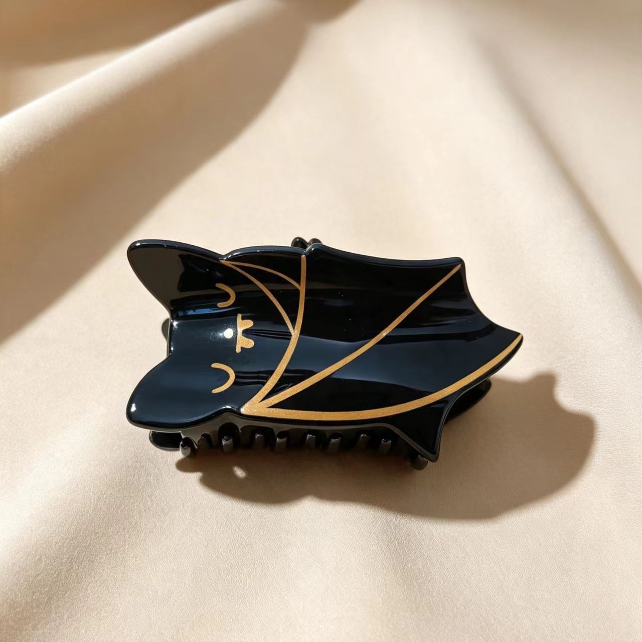 Unique Creative And Quirky Bat Hair Clip