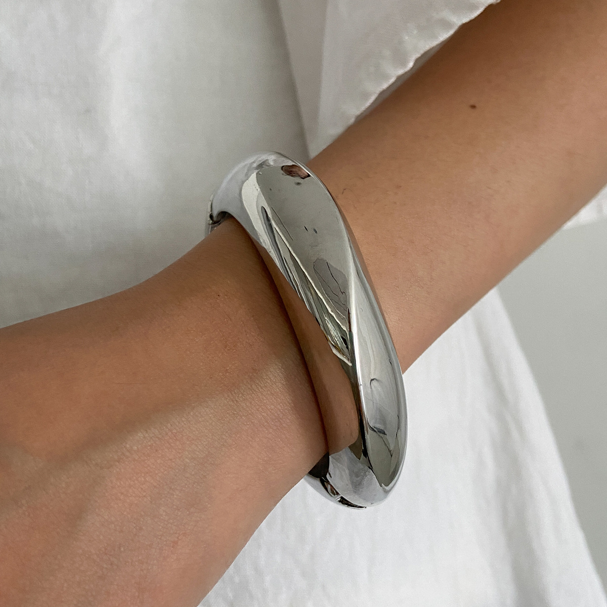 Dramatic Irregular Resin Bracelet For Women Dopamine Style