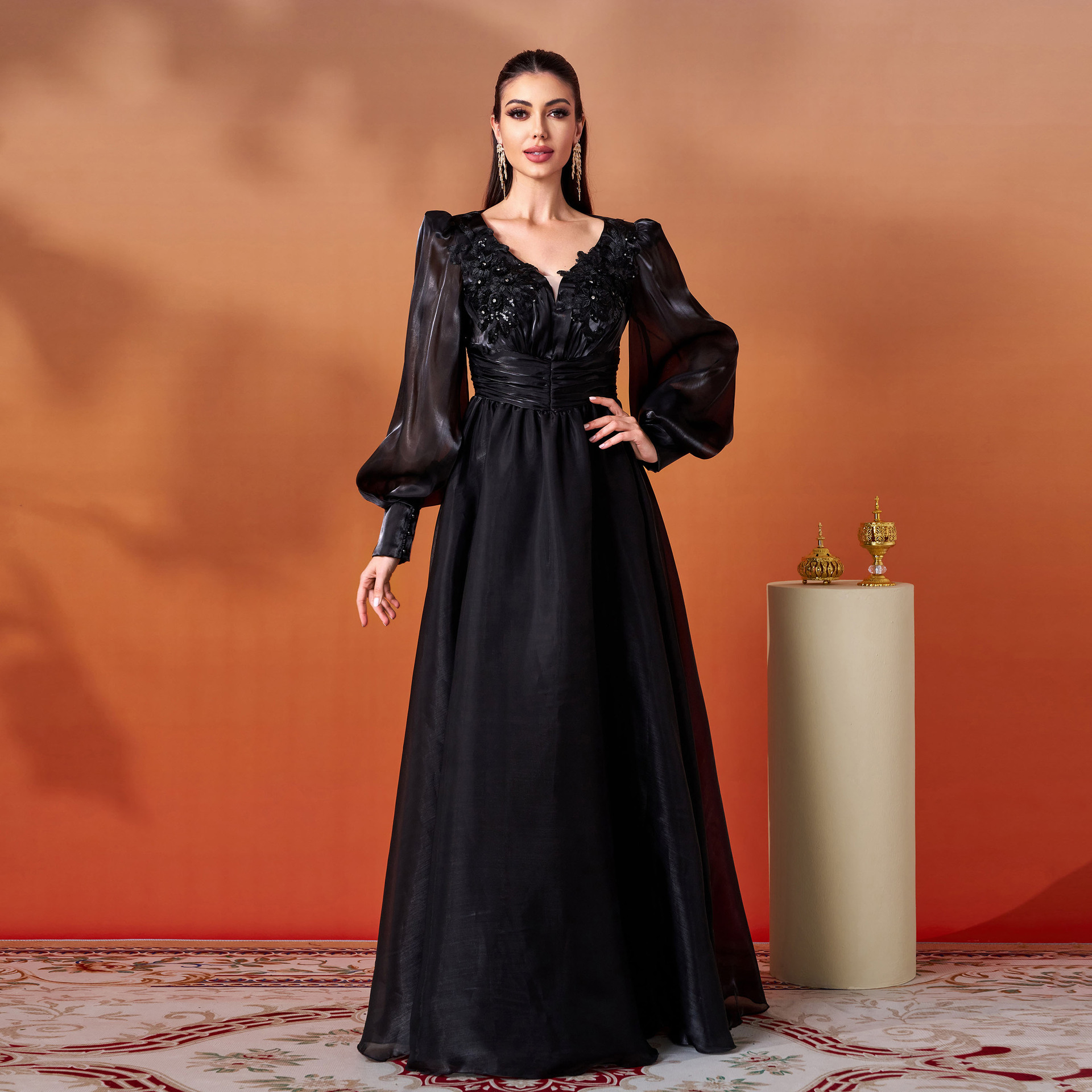 Elegant Long Sleeve V-neck Lace Banquet Swing Evening Dress