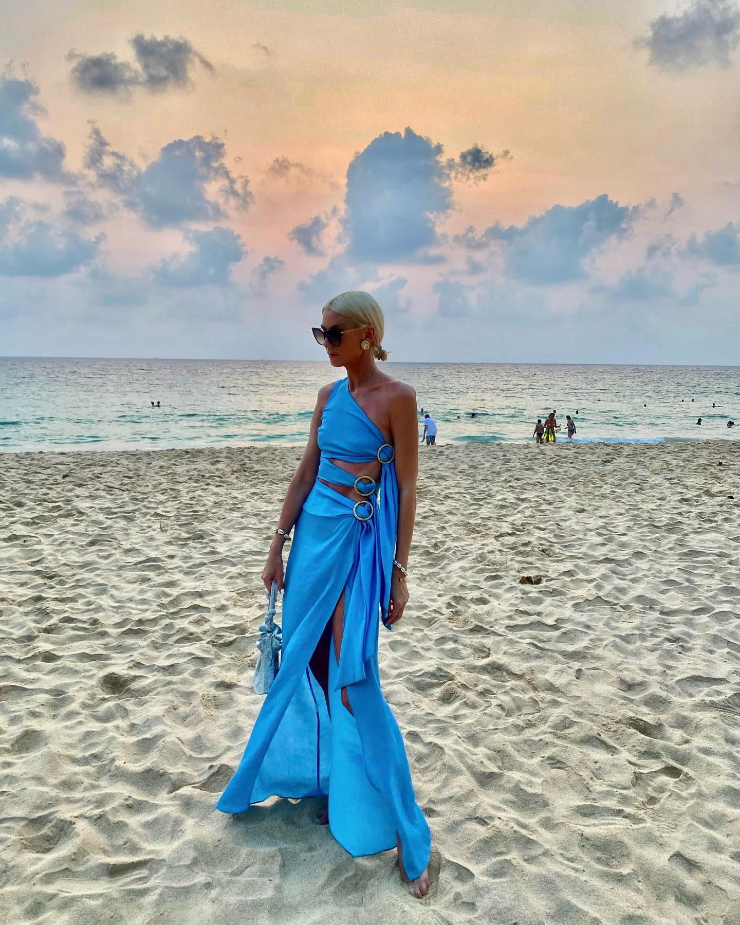 Buy Women's Clothing Online | Buy Trending Dresses for Women