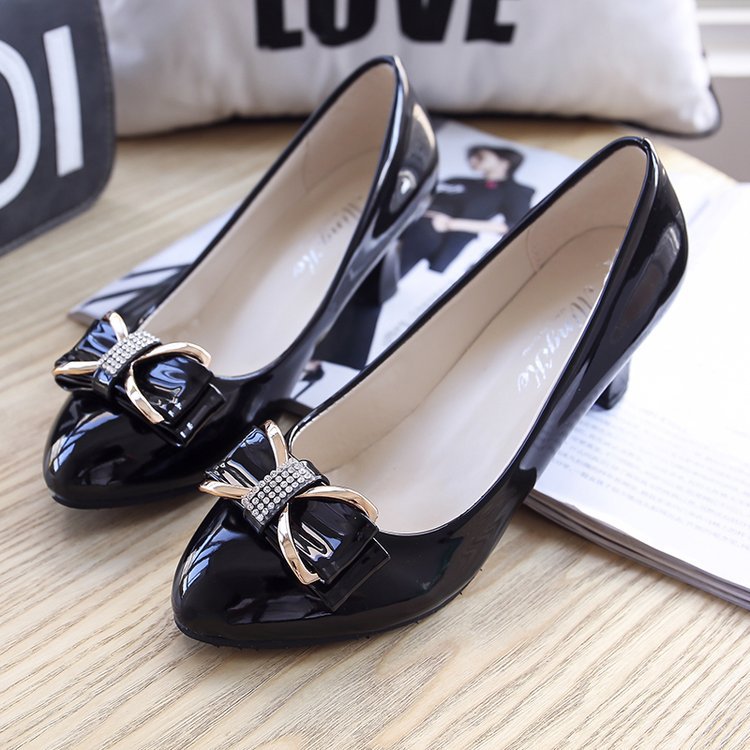 Bow-knot Versatile Slip-on Mid-heel Leather Shoes