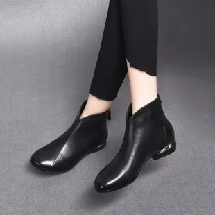 Women's Autumn Winter Retro Round Head Soft Leather Low Heel Martin Boots - Black