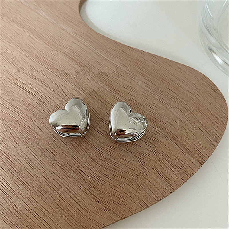Three-dimensional Love Ear Clip Female Fashion Sweet Personalized Earrings