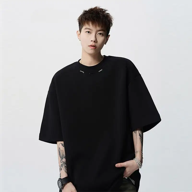 Stylish Metal-Emblem Short-Sleeve T-Shirt