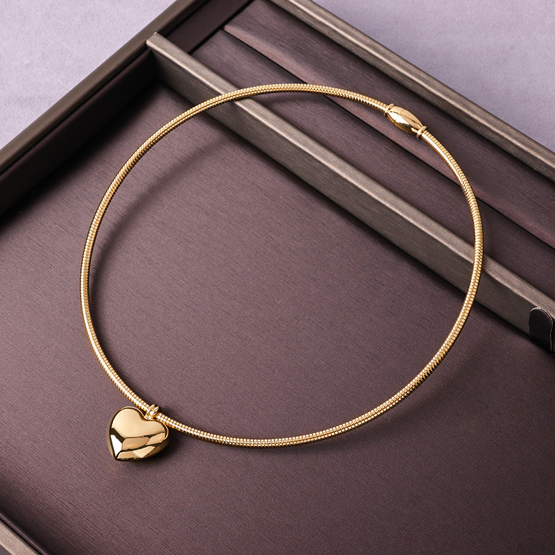 Glossy Heart-shaped Magnetic Necklace Snake Bones Chain Pendant Choker Necklace