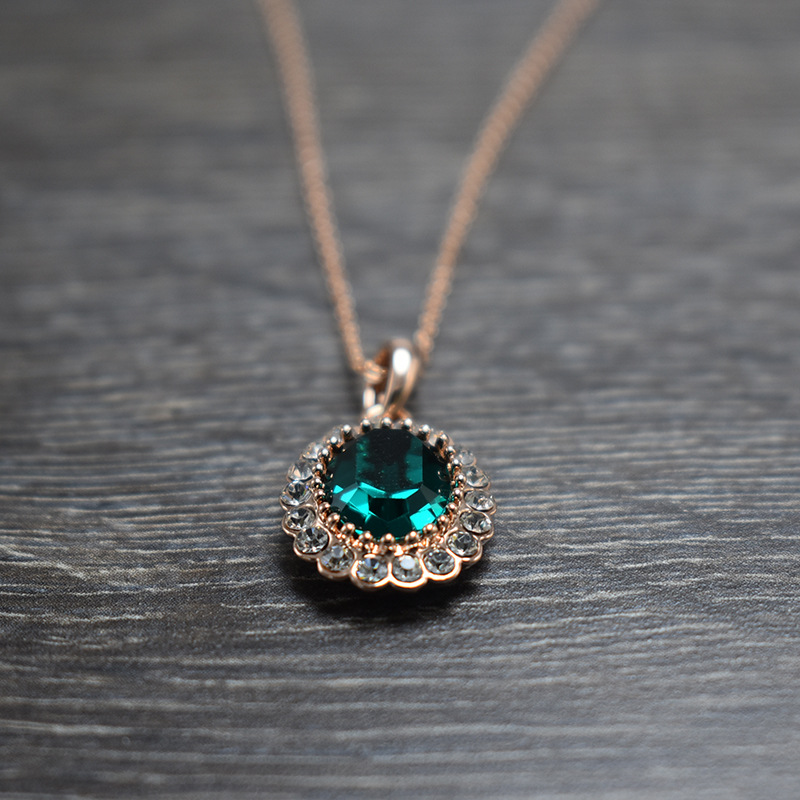 Charming Oval Color Short Clavicle Necklace on display