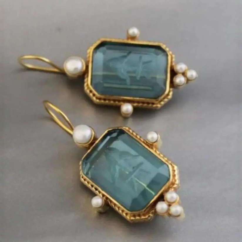 Hexagon Green Crystal Stone Earlobe Inlaid With Pearl