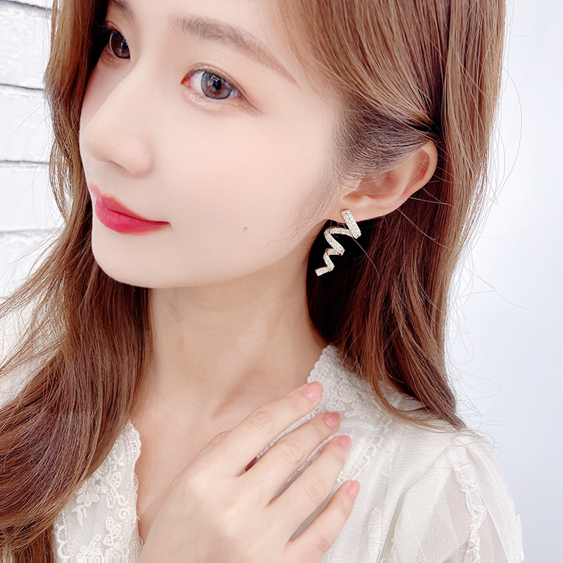 Cold Wind Zircon Minimally Personalized Spiral Wire Earrings