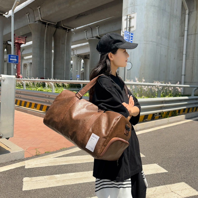 Men's Large-Capacity Fashionable Sports Fitness Bag