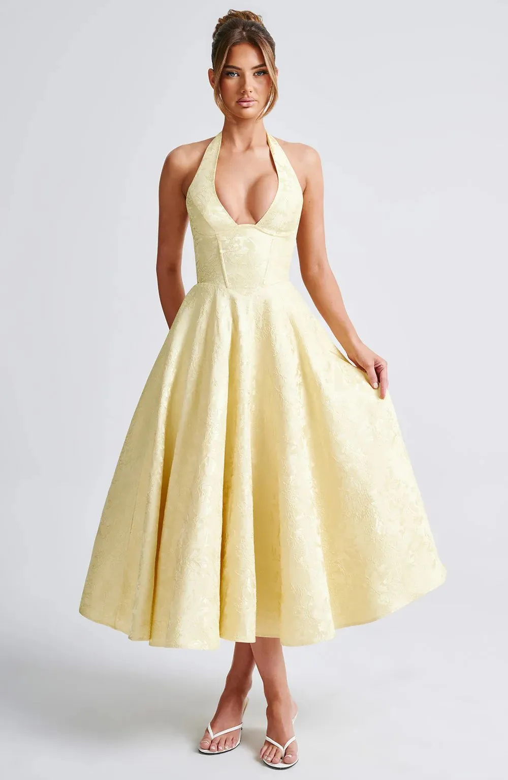 V-neck Halter Sleeveless Jacquard Lace-up Waist Vacation Style Long Senior Dress - Yellow