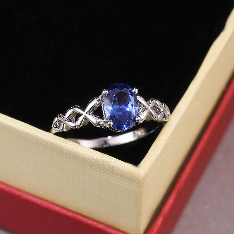 Fashion Inlaid Zircon Women's Engagement Ring