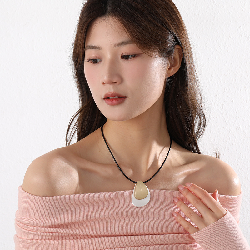 Geometric Contrast Color Simple Style Necklace