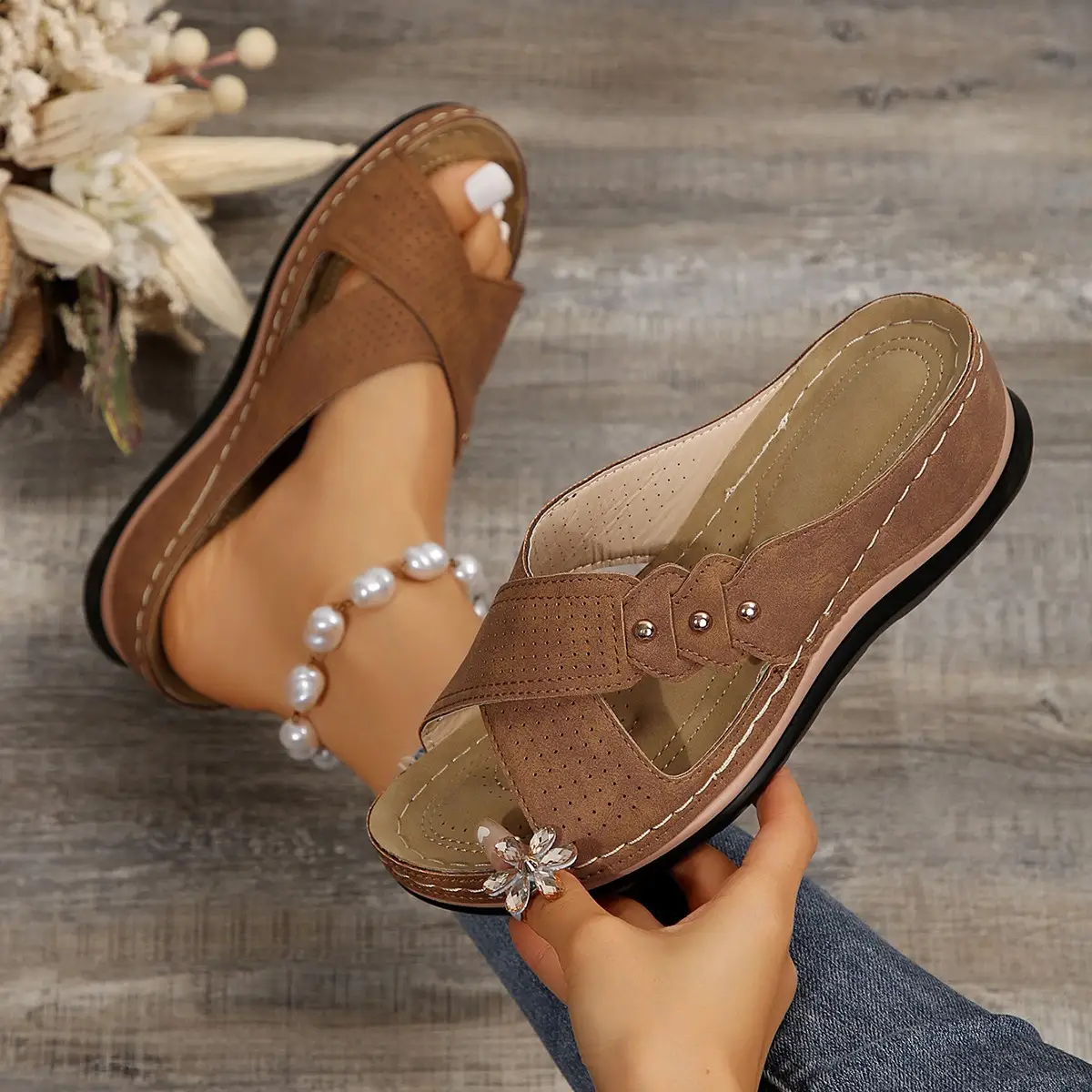 All-matching Large Size Flat Bottom Non-slip Light Slippers