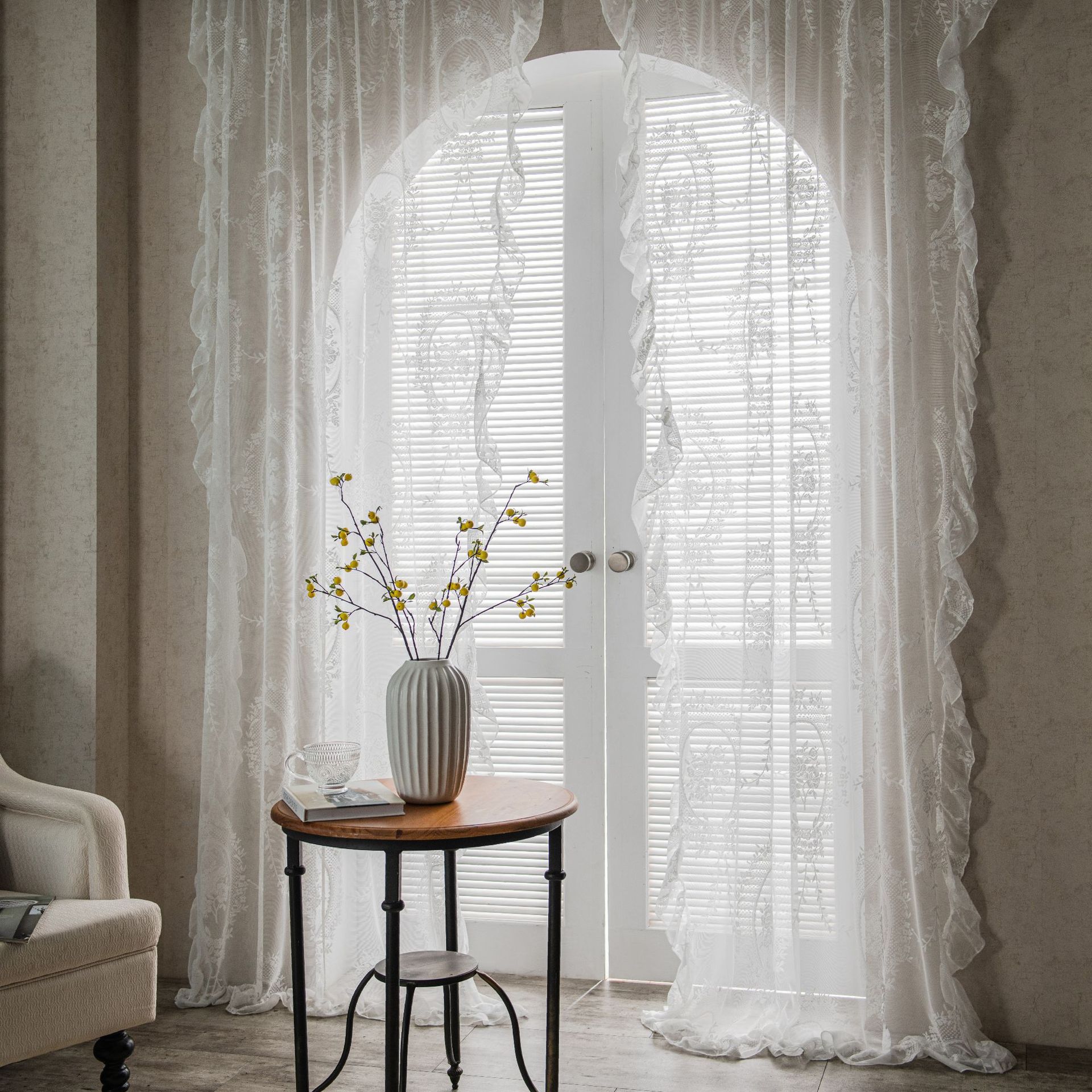 Lace-trimmed Balcony Bay Window With White Sand Partition And Wavy Pastoral Curtains