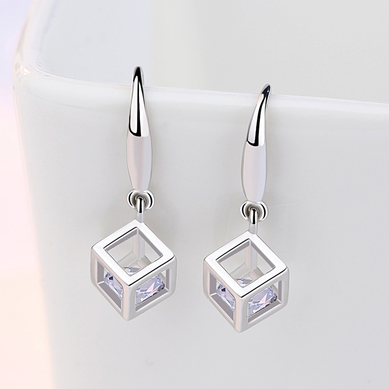 Women's Fashion Simple Love Window Tassel Earrings