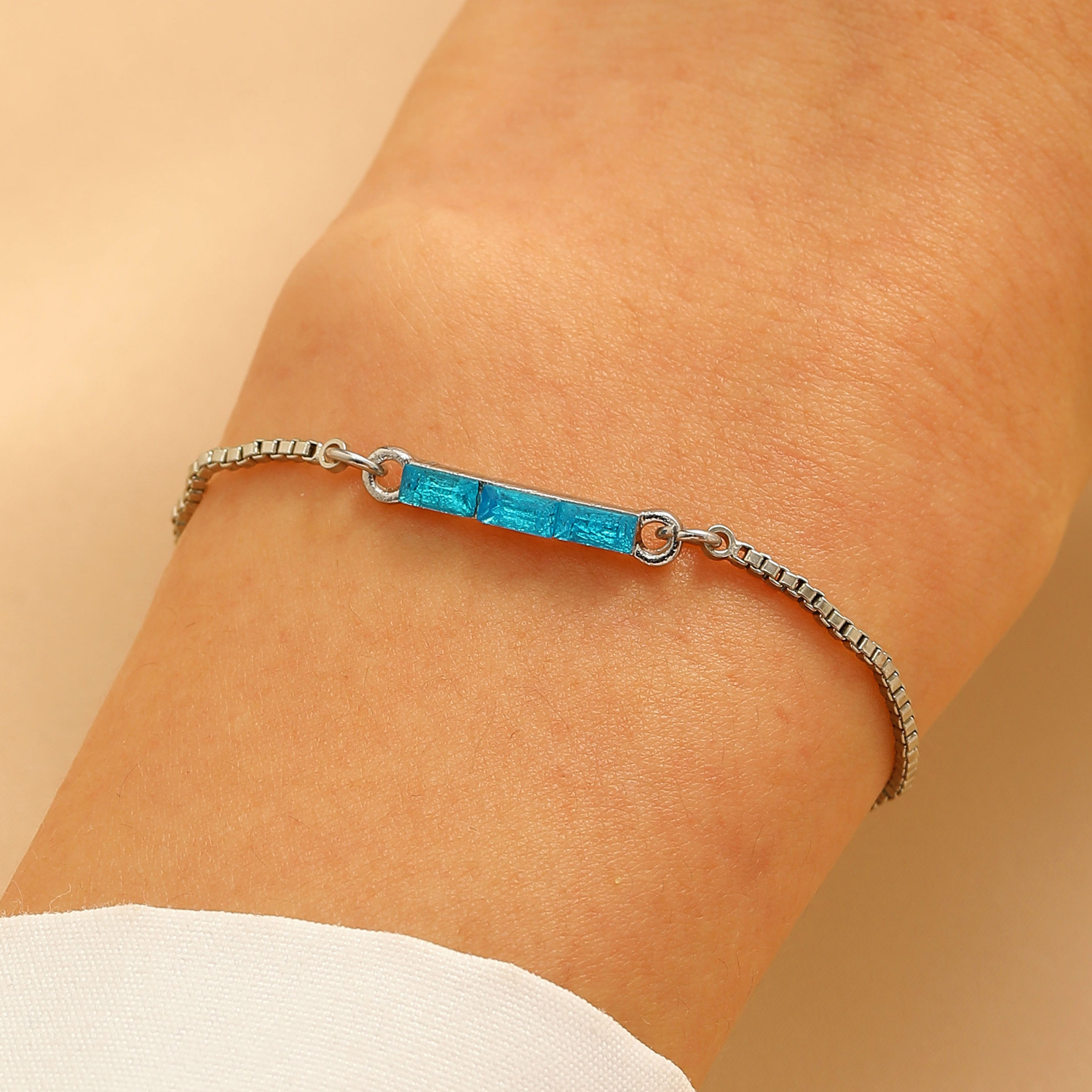04 White Blue Blue 3295