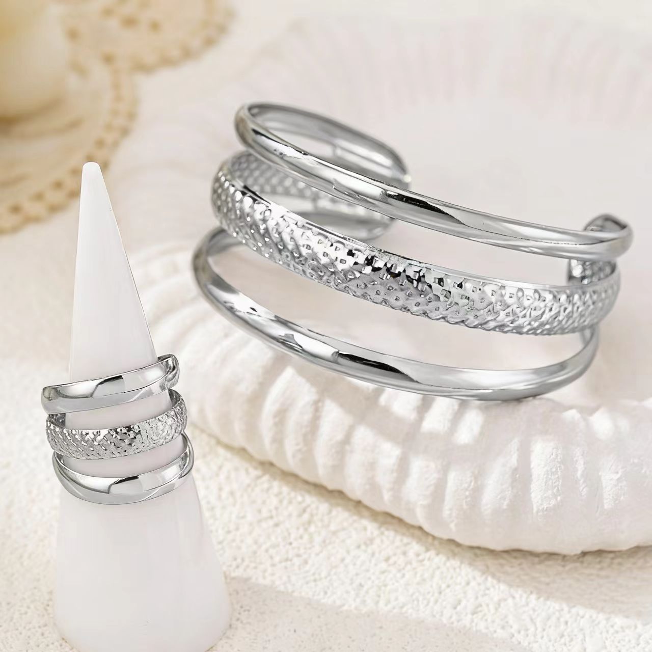 Metal Personalized Fashion Embossed Bracelet And Ring Set