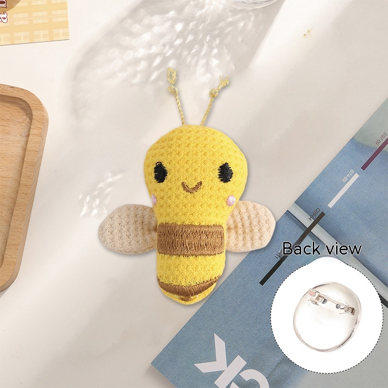 Little Bee Brooch Style