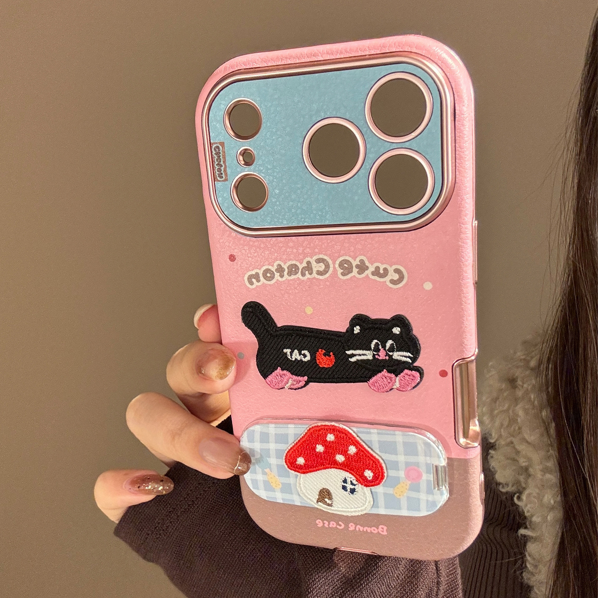 Embroidered Cat And Puppy Phone Case In Colorful Leather With A Mirror Finish